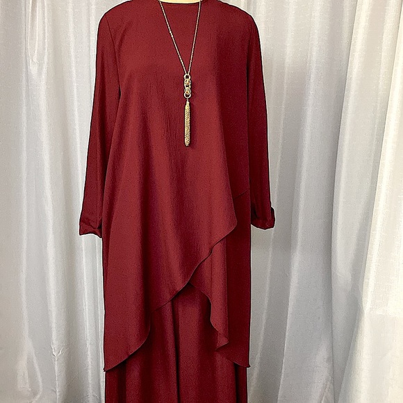 Asymmetrical burgundy suit - Picture 2 of 10